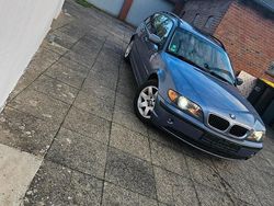 Weiß Gebraucht 2002 BMW 316 Limousine | 900 €