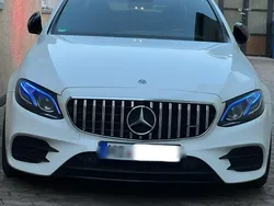 Weiß Gebraucht 2019 Mercedes E220 AMG line Limousine | 34.800 € (Fairer Preis)