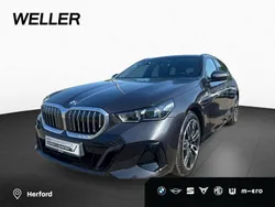 Sophistograu brillanteffekt (grau) Gebraucht 2024 BMW 520 M Sport Kombi | 51.850 € (Superpreis)