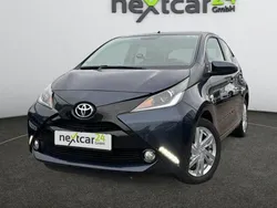 Blau Gebraucht 2016 Toyota Aygo X-play Kleinwagen | 6.990 € (Guter Preis)