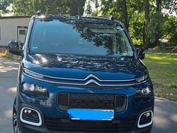 Blau Gebraucht 2022 Citroën Berlingo Shine Van / Kleinbus | 26.500 € (Etwas zu teuer)