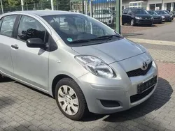 Silber Gebraucht 2010 Toyota Yaris Cool Kleinwagen | 3.990 € (Fairer Preis)