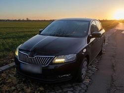 Schwarz Gebraucht 2017 Skoda Rapid Limousine | 9.200 €