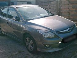 Grau Gebraucht 2012 Hyundai i30 Kleinwagen | 3.100 €