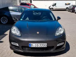 Grau Gebraucht 2010 Porsche Panamera Turbo Limousine | 37.000 € (Etwas zu teuer)