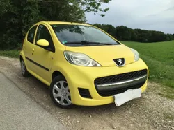 Gelb Gebraucht 2009 Peugeot 107 Kleinwagen | 877 € (Guter Preis)