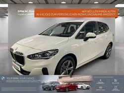 Weiß Gebraucht 2024 BMW 218 Active Tourer Luxury Line Van / Kleinbus | 31.880 € (Superpreis)
