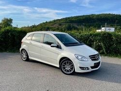 Weiß Gebraucht 2010 Mercedes B180 Van / Kleinbus | 3.500 € (Guter Preis)