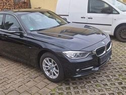 Schwarz Gebraucht 2013 BMW 320 Sport Line Kombi | 9.999 € (Fairer Preis)