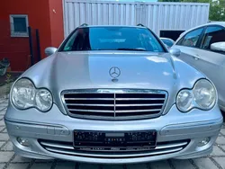 Grau Gebraucht 2005 Mercedes C220 Avantgarde Kombi | 2.900 €