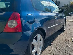 Blau Gebraucht 2003 Renault Clio II Kleinwagen | 1.450 €