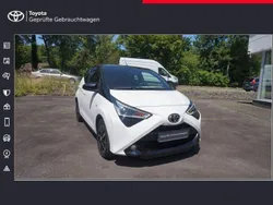 Schneeweiß Gebraucht 2021 Toyota Aygo Kleinwagen | 11.990 € (Fairer Preis)
