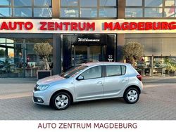 Grau Gebraucht 2017 Dacia Sandero Lauréate Limousine | 8.950 € (Teuer)