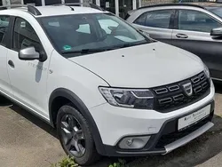 Weiß Gebraucht 2018 Dacia Logan Celebration Limousine | 10.450 € (Etwas zu teuer)