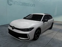 Weiß Gebraucht 2024 VW Passat Style Kombi | 42.350 € (Teuer)