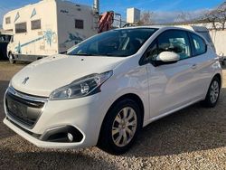 Weiß Gebraucht 2017 Peugeot 208 Active Kleinwagen | 4.300 € (Guter Preis)