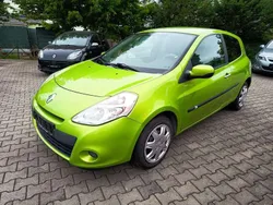 Grün (metallic) Gebraucht 2010 Renault Clio II Dynamique Limousine | 3.990 € (Etwas zu teuer)