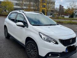 Weiß Gebraucht 2017 Peugeot 2008 Active SUV | 11.600 € (Etwas zu teuer)
