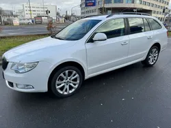 Weiß Gebraucht 2012 Skoda Superb Family Kombi | 5.399 € (Etwas zu teuer)