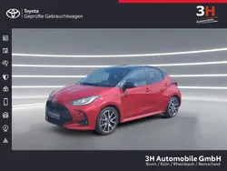 Rot Gebraucht 2022 Toyota Yaris Hybrid Style Limousine | 21.990 € (Etwas zu teuer)