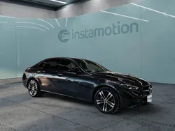 Grau Gebraucht 2024 Mercedes C300e Night Limousine | 46.300 € (Fairer Preis)