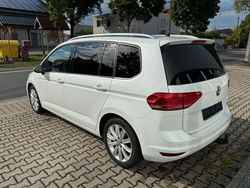 Weiß Gebraucht 2016 VW Touran Highline Van / Kleinbus | 13.200 €