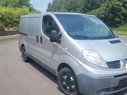 Grau Gebraucht 2008 Renault Trafic Van | 3.000 €