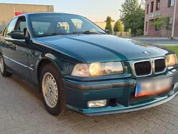Grün Gebraucht 1995 BMW 316 Limousine | 5.099 €
