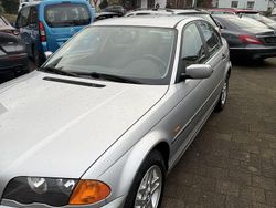 Titansilber metallic Gebraucht 2000 BMW 318 Limousine | 6.980 €