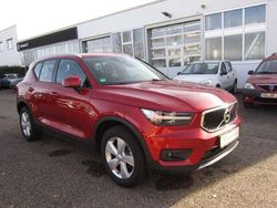 Rot (metallic) Gebraucht 2020 Volvo XC40 Momentum SUV | 21.990 € (Superpreis)