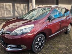 Rot Gebraucht 2015 Renault Scénic III Bose Edition Van / Kleinbus | 6.900 € (Fairer Preis)