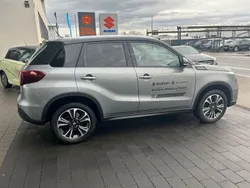 Grau Gebraucht 2024 Suzuki Vitara Comfort+ SUV | 24.990 € (Etwas zu teuer)