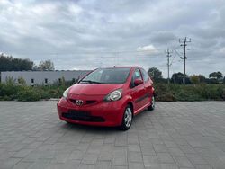 Rot Gebraucht 2007 Toyota Aygo Kleinwagen | 2.399 € (Fairer Preis)