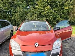 Orange Gebraucht 2011 Renault Mégane III Kleinwagen | 2.000 € (Superpreis)