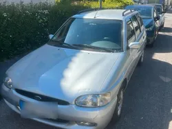 Grau Gebraucht 1998 Ford Escort Kombi | 749 €