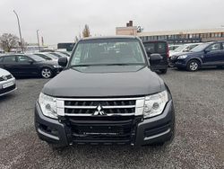 Grau Gebraucht 2015 Mitsubishi Pajero Basis SUV | 13.900 € (Fairer Preis)