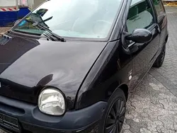 Schwarz Gebraucht 2003 Renault Twingo Authentique Kleinwagen | 2.200 € (Etwas zu teuer)