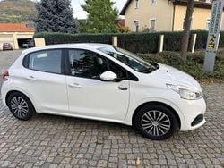 Weiß Gebraucht 2015 Peugeot 2008 Active SUV | 6.900 € (Guter Preis)
