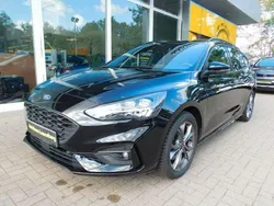 Schwarz Gebraucht 2022 Ford Focus Limousine | 17.450 €