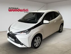 Weiß Gebraucht 2016 Toyota Aygo X-play Kleinwagen | 6.990 € (Fairer Preis)