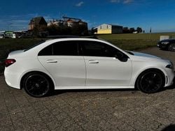 Weiß Gebraucht 2019 Mercedes A250 AMG line Limousine | 31.500 € (Fairer Preis)