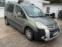 Grün Gebraucht 2012 Citroën Berlingo XTR Van / Kleinbus | 3.990 € (Fairer Preis)