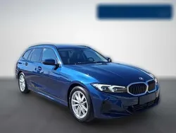 Blau metallic Gebraucht 2023 BMW 318 Shadowline Kombi | 33.940 € (Etwas zu teuer)