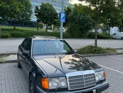 Blau Gebraucht 1991 Mercedes E300 Sportline Limousine | 10.000 €