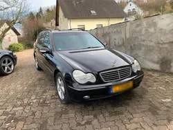 Schwarz Gebraucht 2002 Mercedes C200 Avantgarde Kombi | 6.200 €