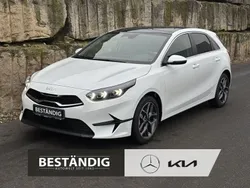 Weiß Gebraucht 2024 Kia Ceed Platinum Limousine | 28.749 € (Etwas zu teuer)
