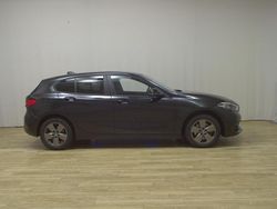 Schwarz Gebraucht 2023 BMW 118 Advantage Kleinwagen | 18.480 € (Superpreis)