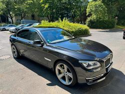 Grau Gebraucht 2014 BMW 750 Limousine | 26.900 € (Fairer Preis)