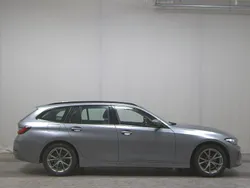 Grau Gebraucht 2022 BMW 318 Shadowline Kombi | 21.980 € (Guter Preis)