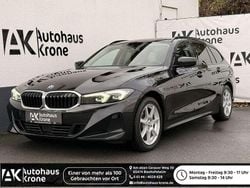 Black sapphire metallic Gebraucht 2022 BMW 320 Sport Line Kombi | 28.990 € (Teuer)